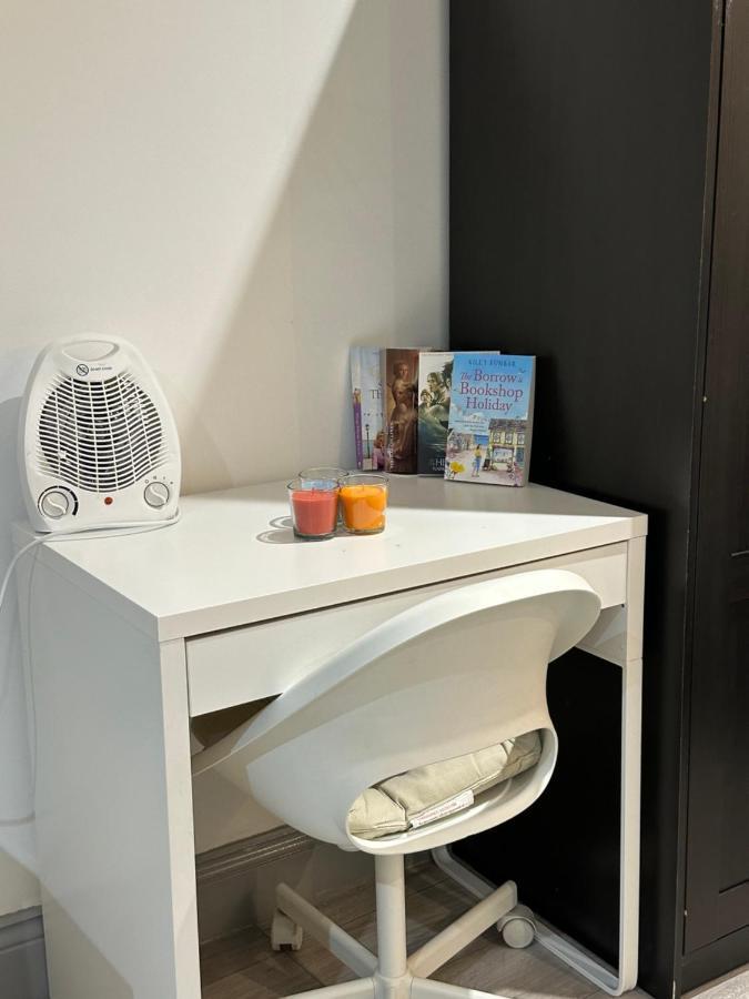 Acton High Street Apartment Лондон Екстериор снимка