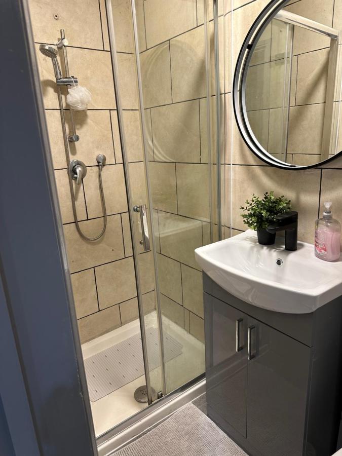 Acton High Street Apartment Лондон Екстериор снимка