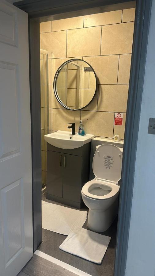 Acton High Street Apartment Лондон Екстериор снимка