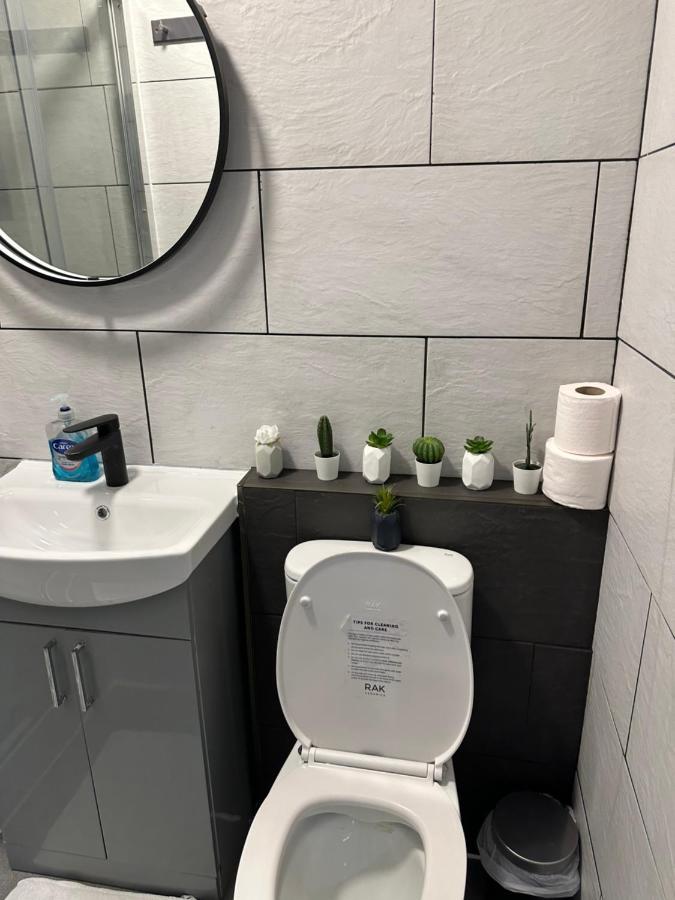 Acton High Street Apartment Лондон Екстериор снимка