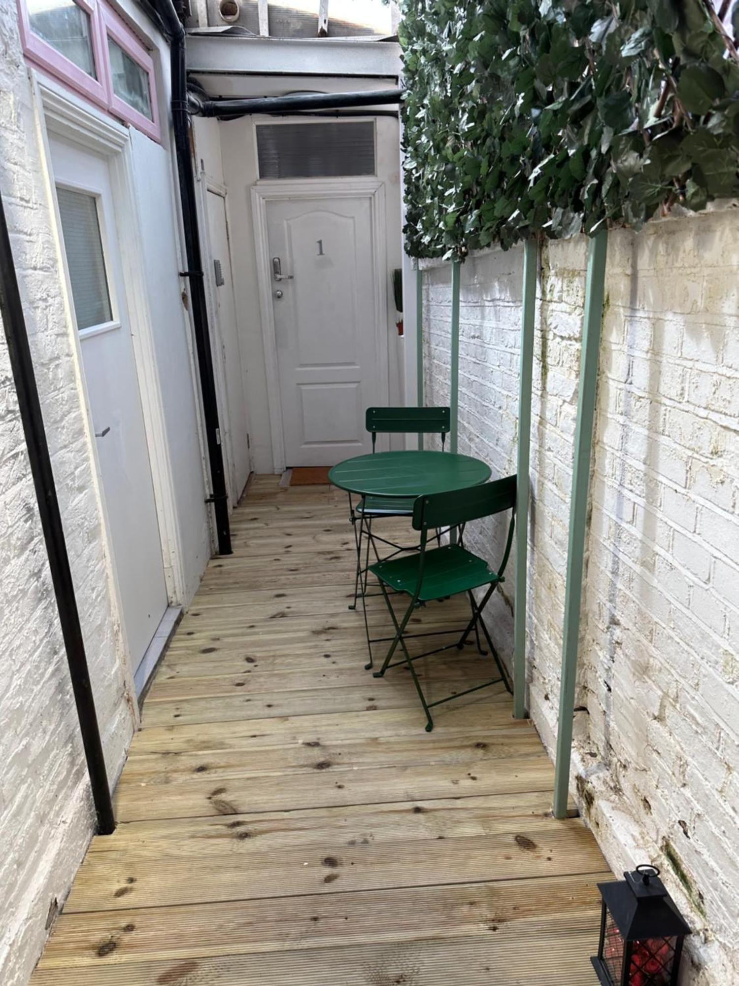 Acton High Street Apartment Лондон Екстериор снимка