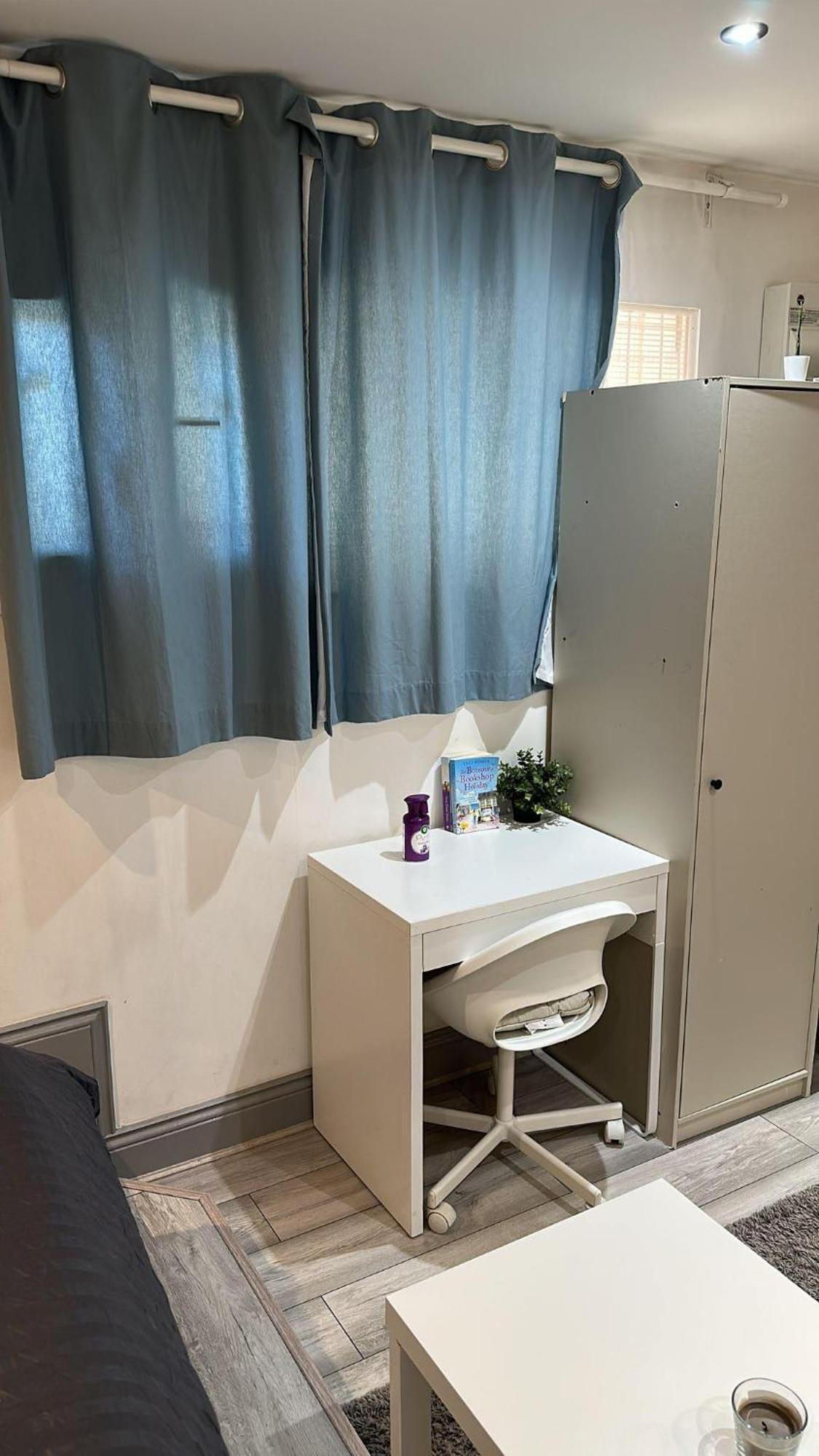 Acton High Street Apartment Лондон Екстериор снимка