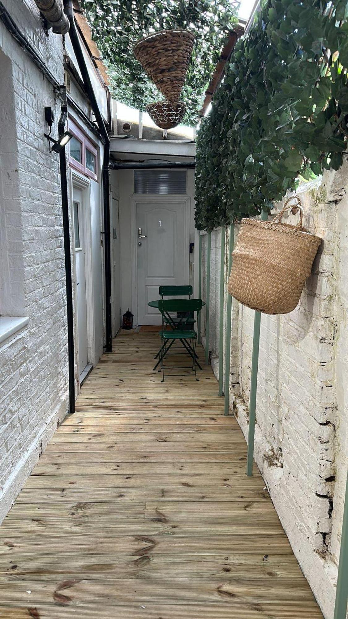 Acton High Street Apartment Лондон Екстериор снимка