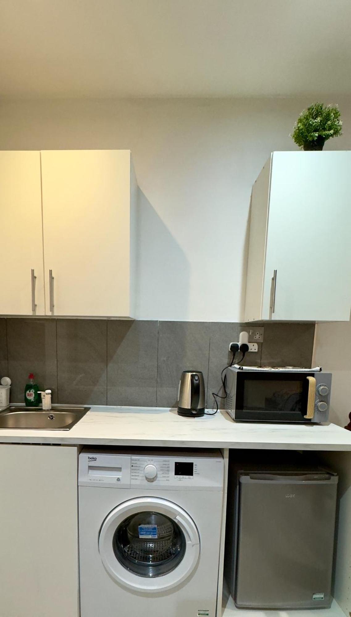 Acton High Street Apartment Лондон Екстериор снимка